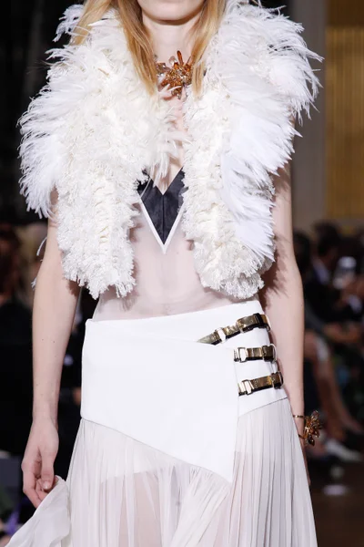 Look 14